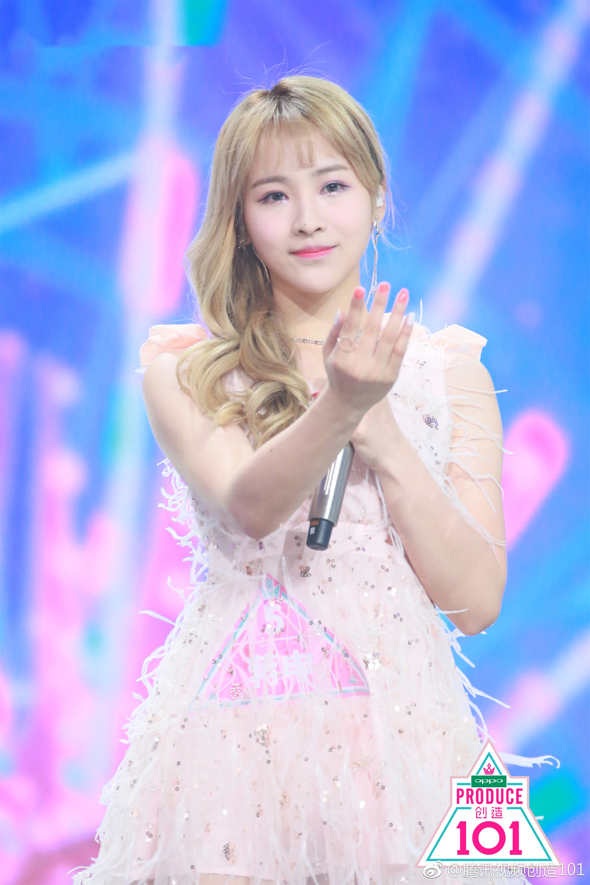 创造101蒋申风格百变与胡一天上演甜蜜摸头杀