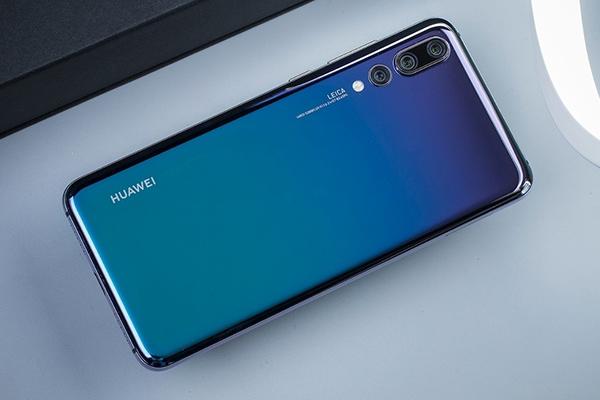 华为p20 pro极光色成黄牛新宠:官网难买,第三方加价超千元