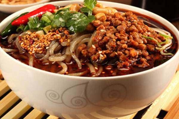 带大家盘点中国各地最具代表性的具有本地特色的小吃及美食