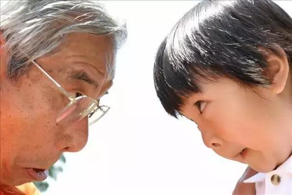 老人带孙,这些行为必须纠正