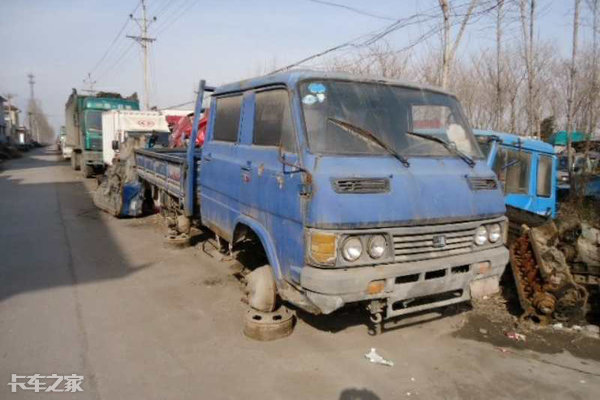 这些老车别说开过了,见过的人都不多,80年代风靡大江南北的卡车