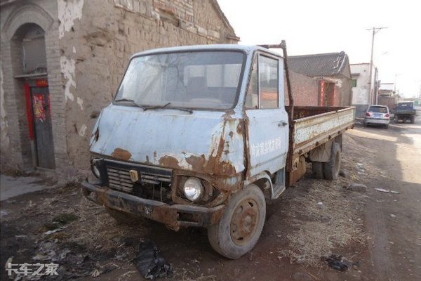 这些老车别说开过了,见过的人都不多,80年代风靡大江南北的卡车