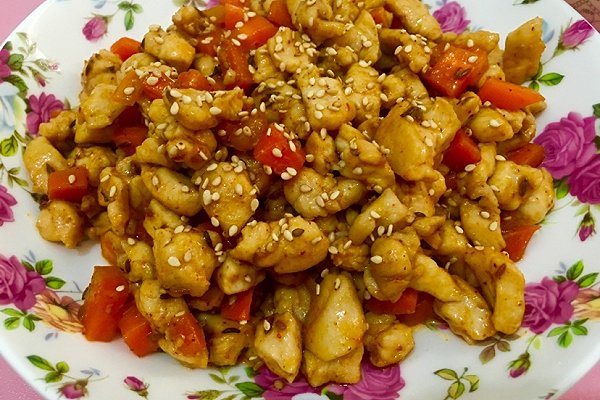 超级好吃的孜然鸡丁,还没出锅就闻到香喷喷的味道,饿的咕咕叫了