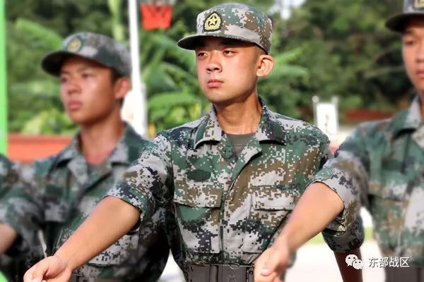 00后陈超,河北涿州人,他说来部队的目标就是考军校.