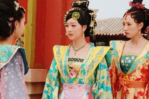 大臣提议太子孙登的养母徐夫人当王后和皇后,可是孙权不同意,孙权更属