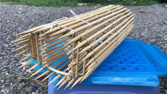 农村大叔手巧用竹子编捕鱼地笼,看三遍学会你也能做