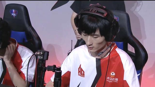 ag超玩会vv兰息这是吵架了两人深夜峡谷单挑为证明自己对的