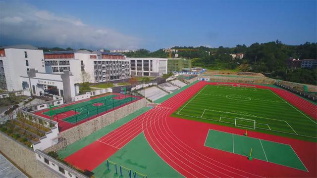 坐落于县城金缸城新区南郡大道39号秭归县第一实验中学今