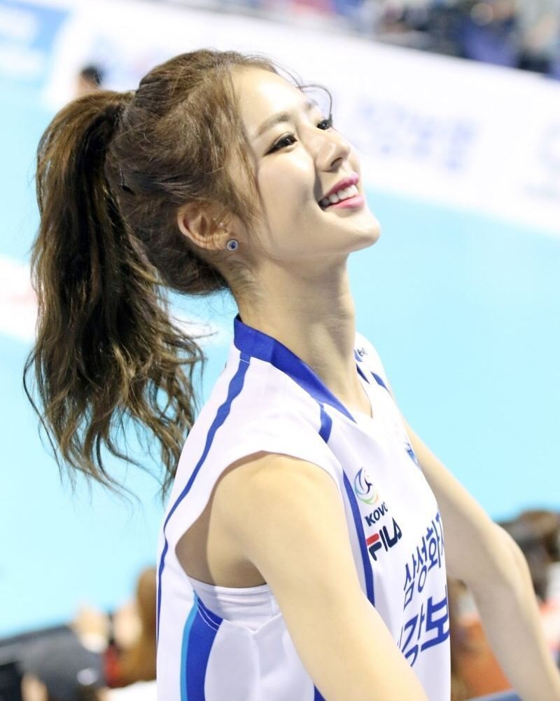 韩国最美啦啦队长mong2观众进场都看她不看球美腿逆天长又正