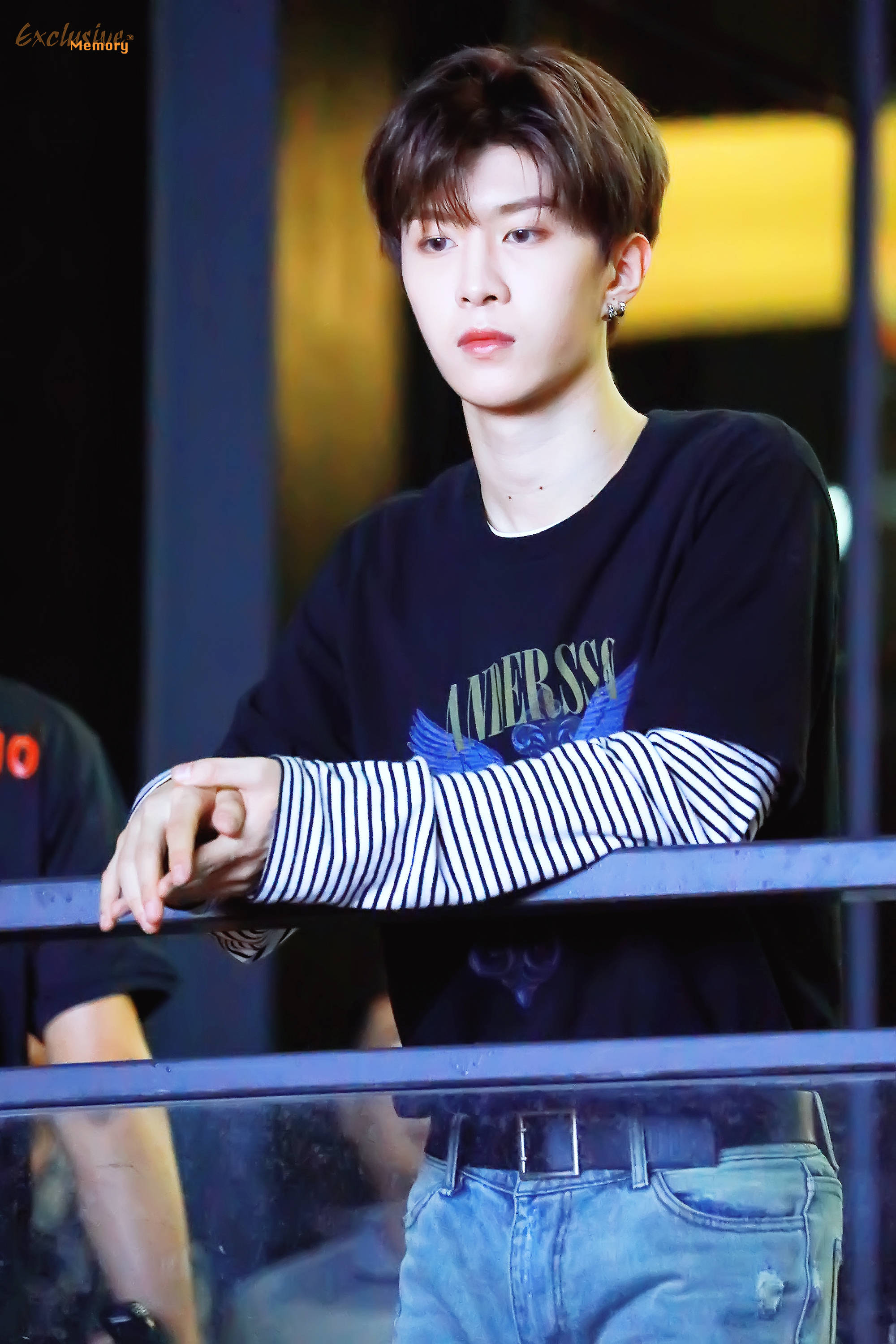 范丞丞哭了 丞丞录制结束看到丞星还在等他,偷偷的擦着眼泪|范丞丞|不