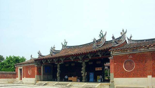 安溪凤山福建省安溪凤山风景区位于县城凤冠山麓,景区内林木成荫,鸟语