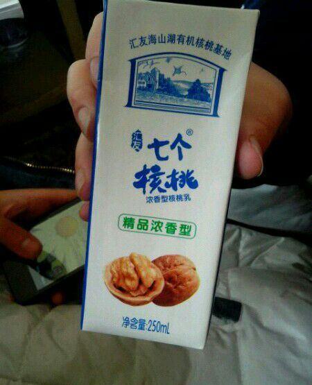 那就七个核桃,你值得拥有.还有最经典的山寨产品——六个核桃.