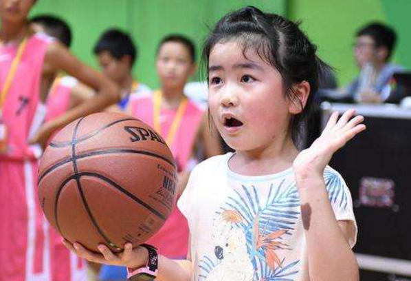 姚明女儿8岁身高已经"超常",以后能否为国效力?国籍是个问题|姚沁蕾|