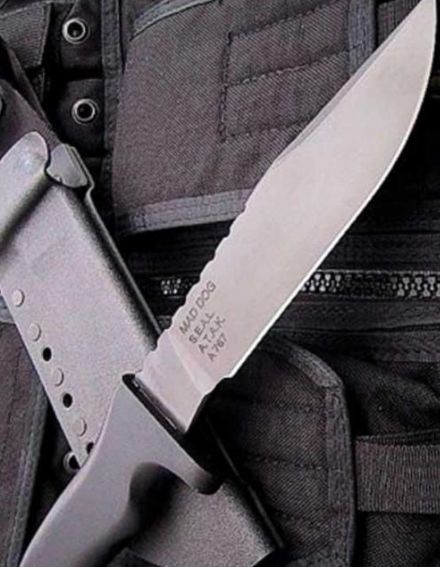 世界闻名的10大军刀第九种名叫地狱守卫犬三棱军刺上榜