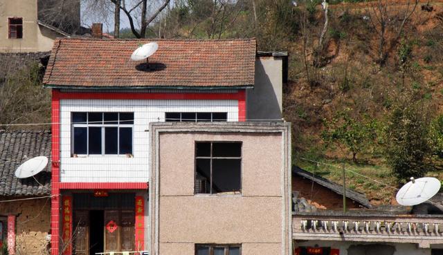 被农民热捧的卫星电视锅,为啥不让安装?专家的解释让众人困惑