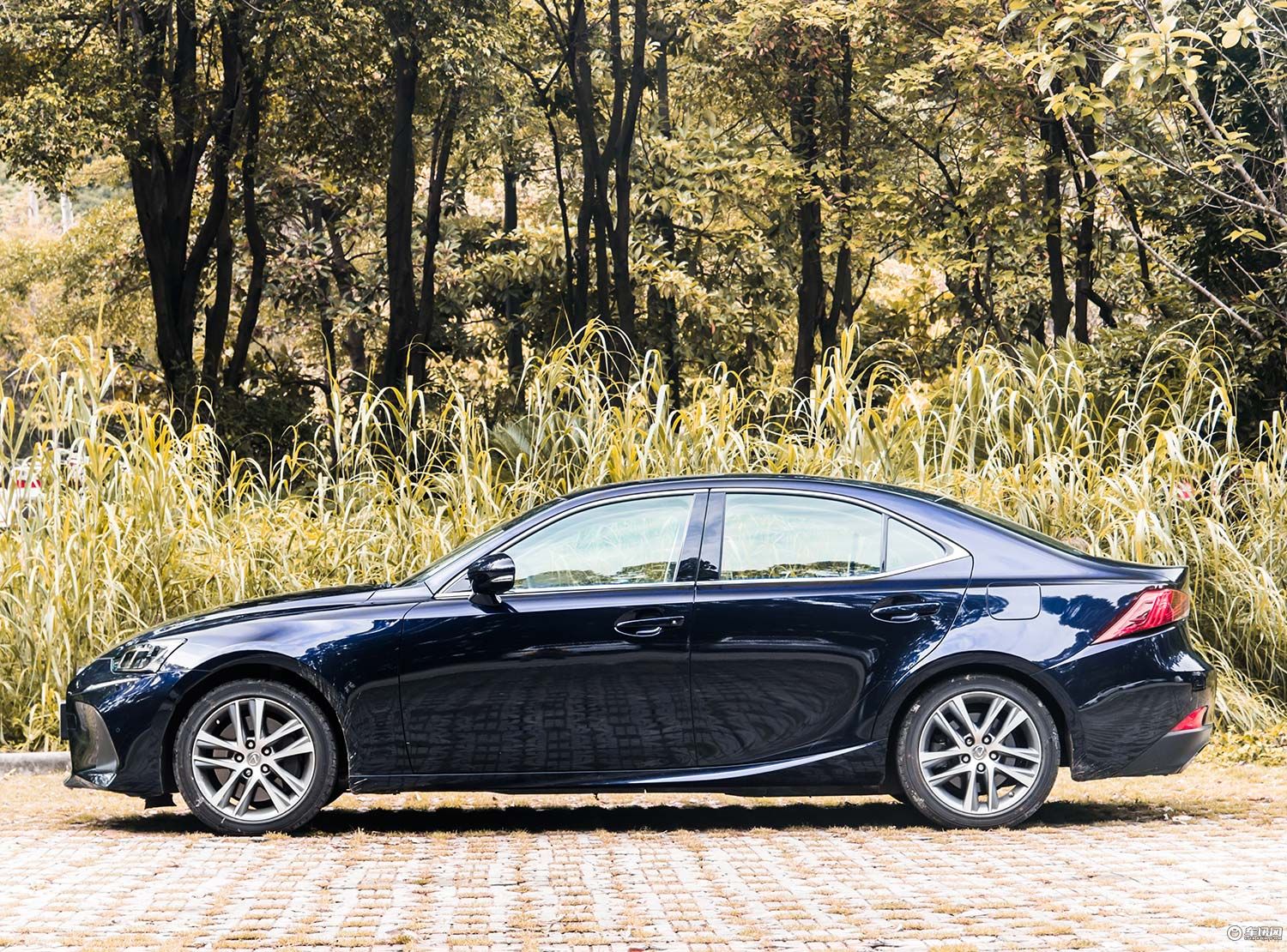 试雷克萨斯is300 高于bba品质 这款后驱性能车年轻人一定喜欢