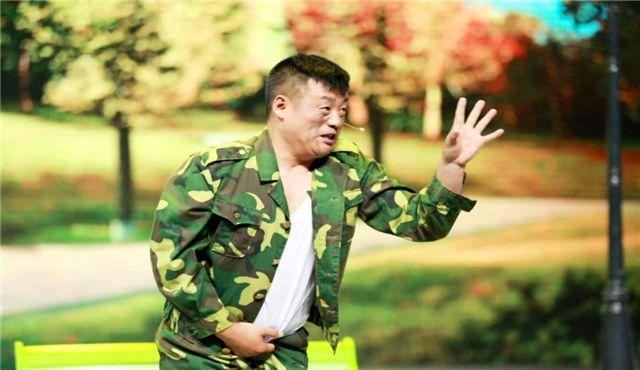 妻子陪他住了10年地下室受赵本山提拔后走红今送妻子百万豪宅