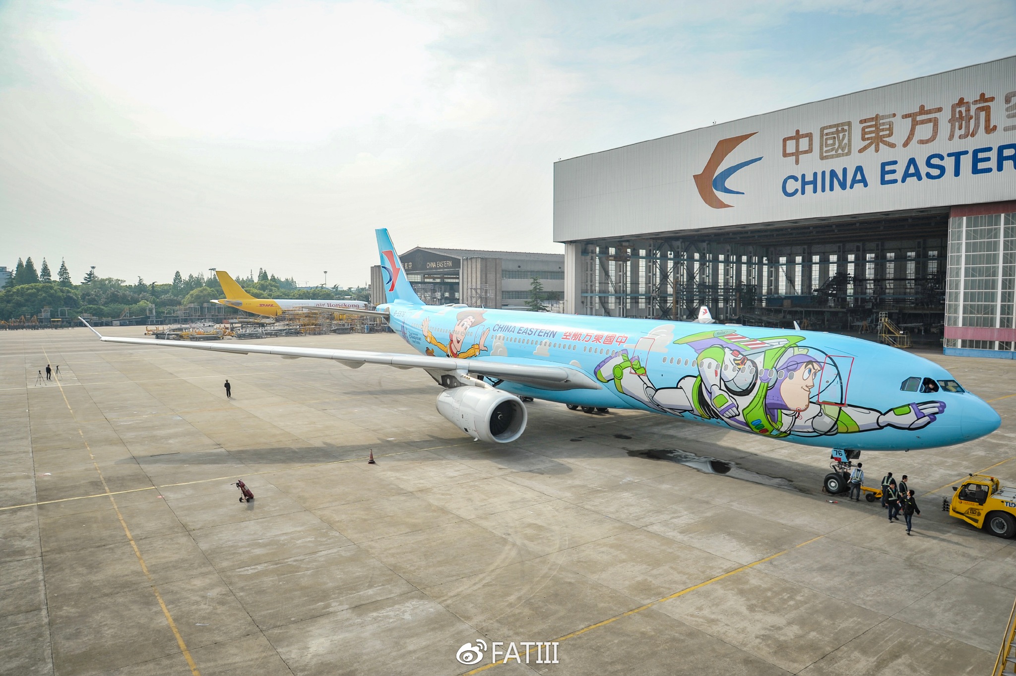 你好胡迪警长你好巴斯光年多图细赏东航最新迪士尼彩绘机