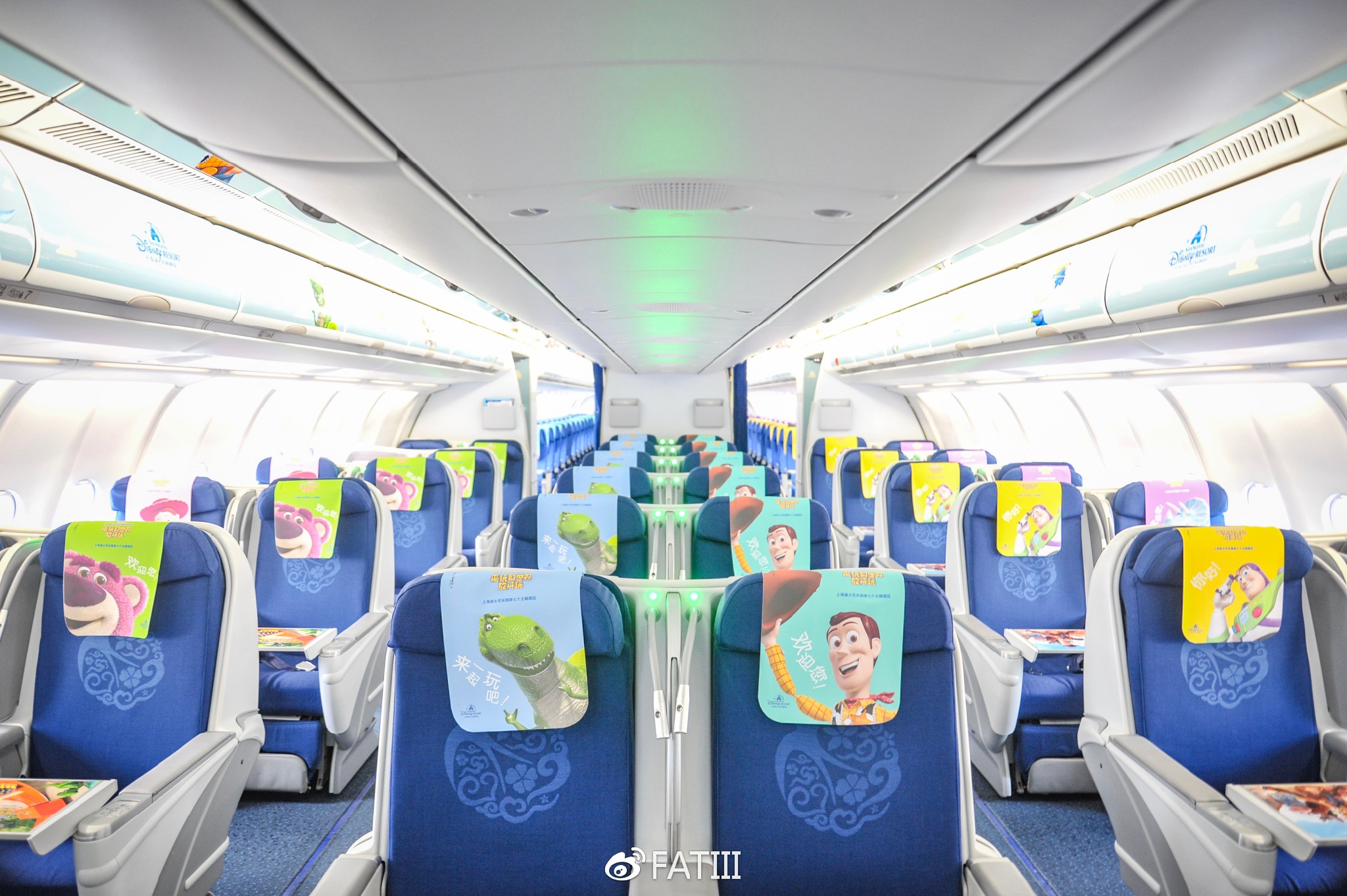 你好胡迪警长你好巴斯光年多图细赏东航最新迪士尼彩绘机