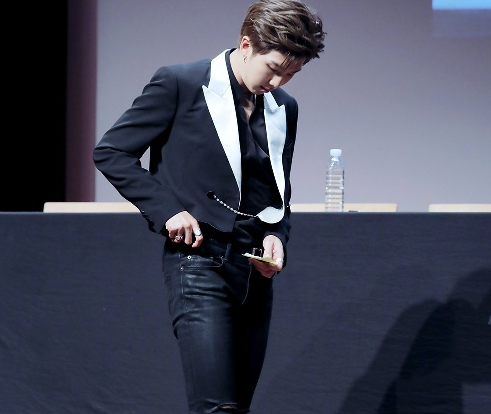 防弹少年团金南俊,独特的气质,拥有让人移不开视线的魅力