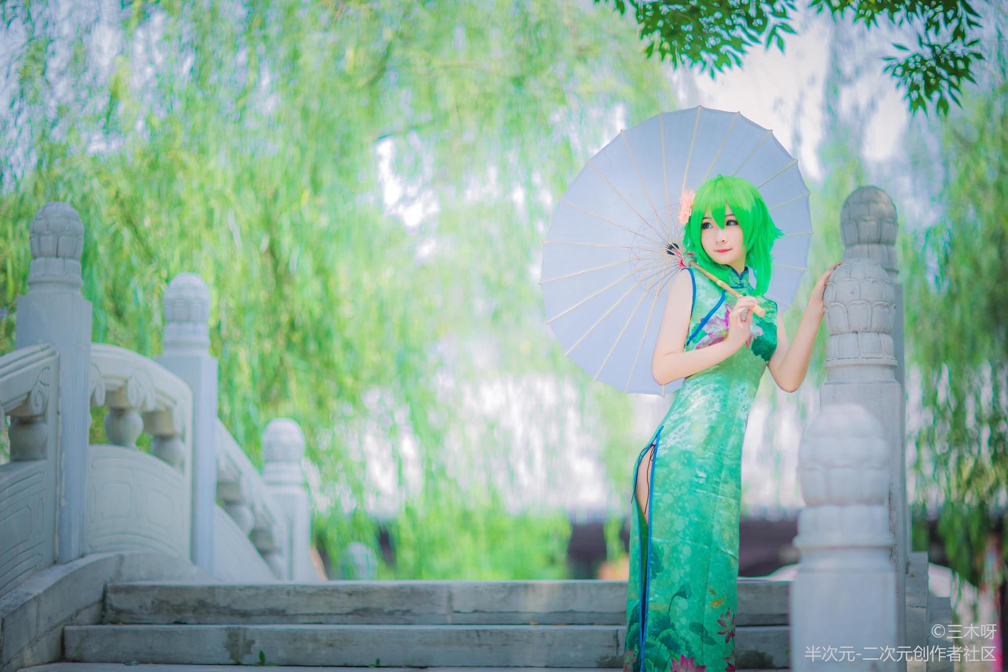 vocaloidgumi旗袍油纸伞下穿旗袍的她好美