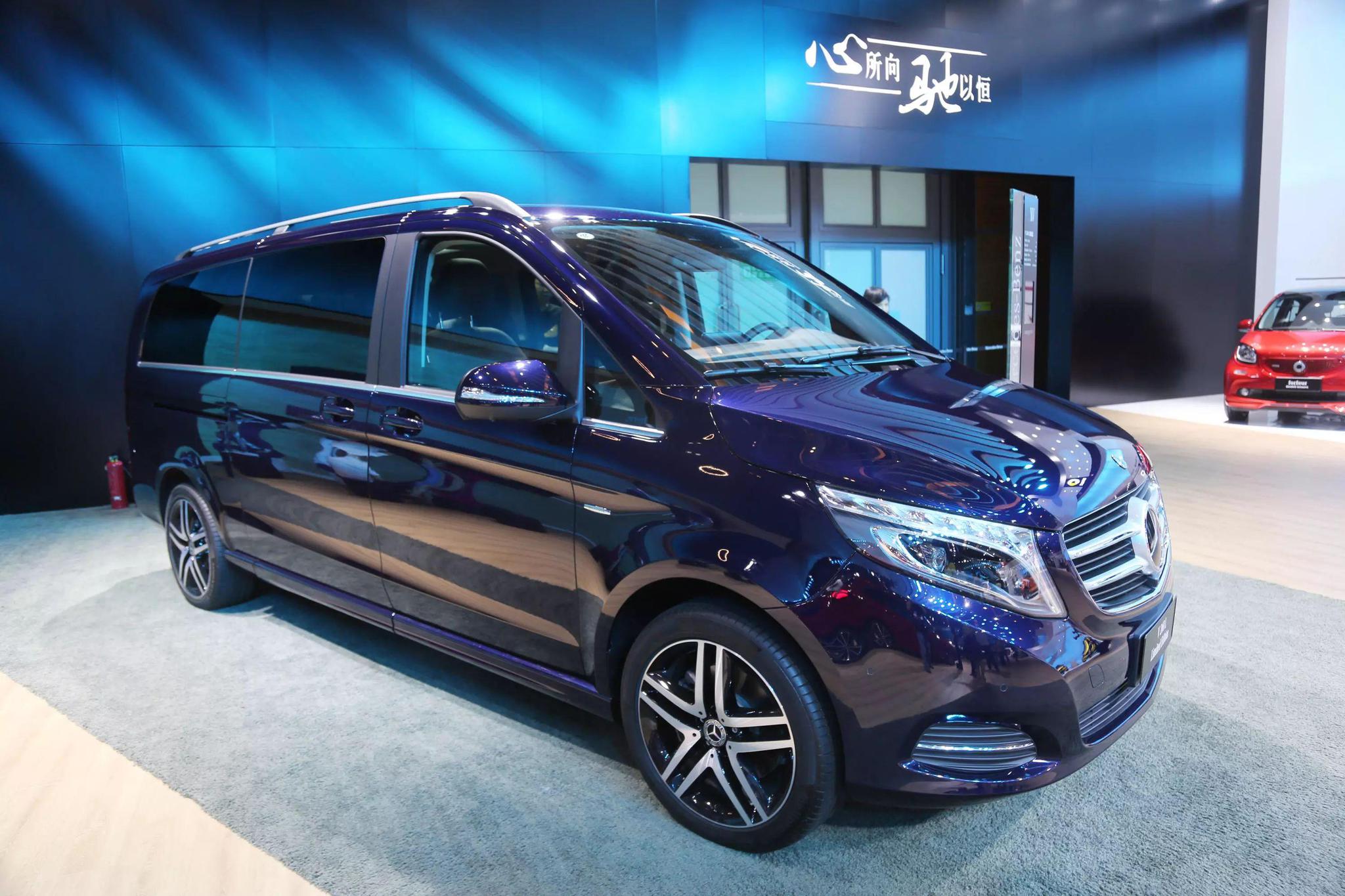 成功人士座驾限量臻藏版奔驰v260l宽阔的空间配航空座椅