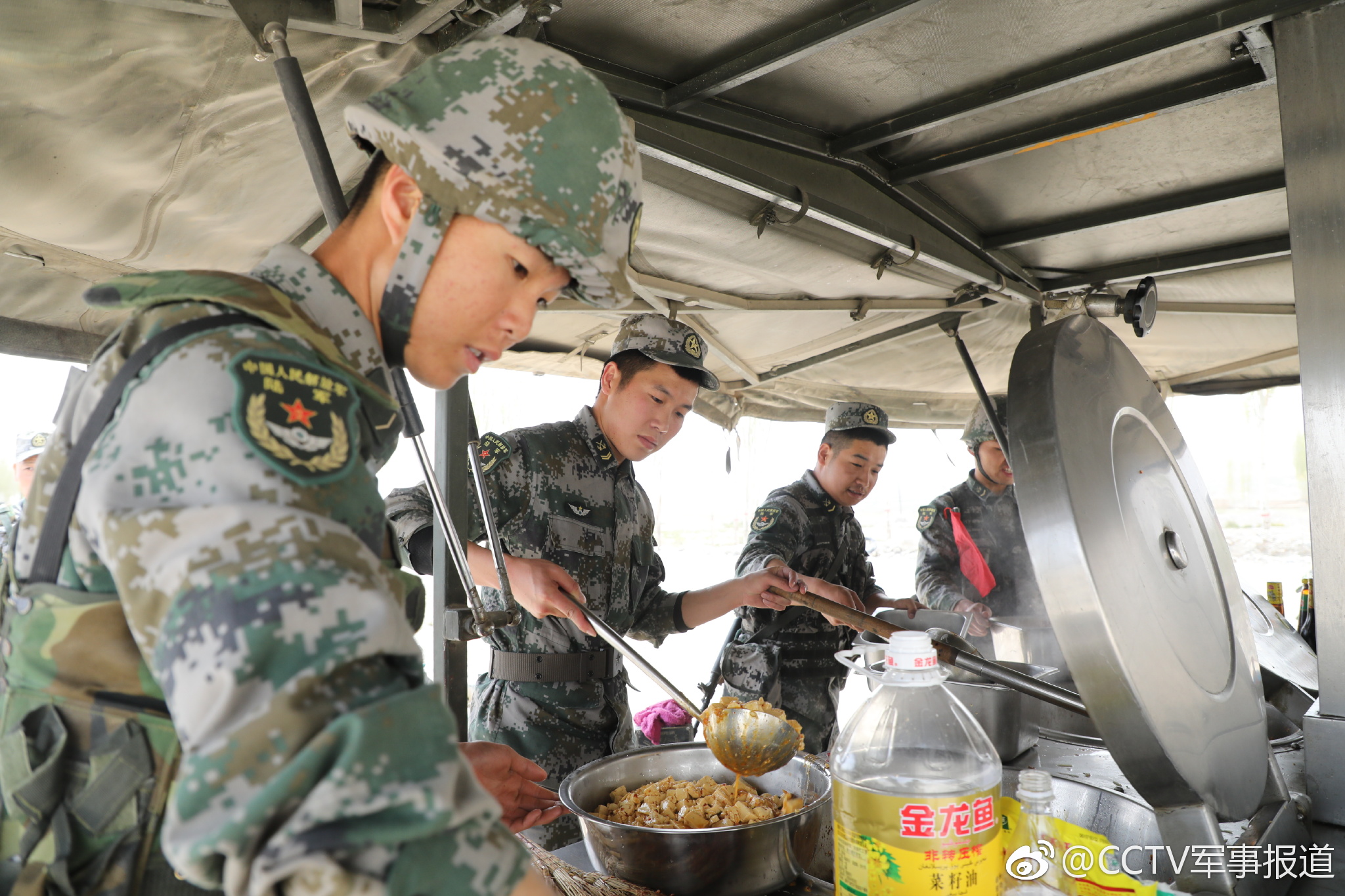 部队每一个岗位都是战位,炊事员也是战斗员,三尺灶台就是我的战斗阵地