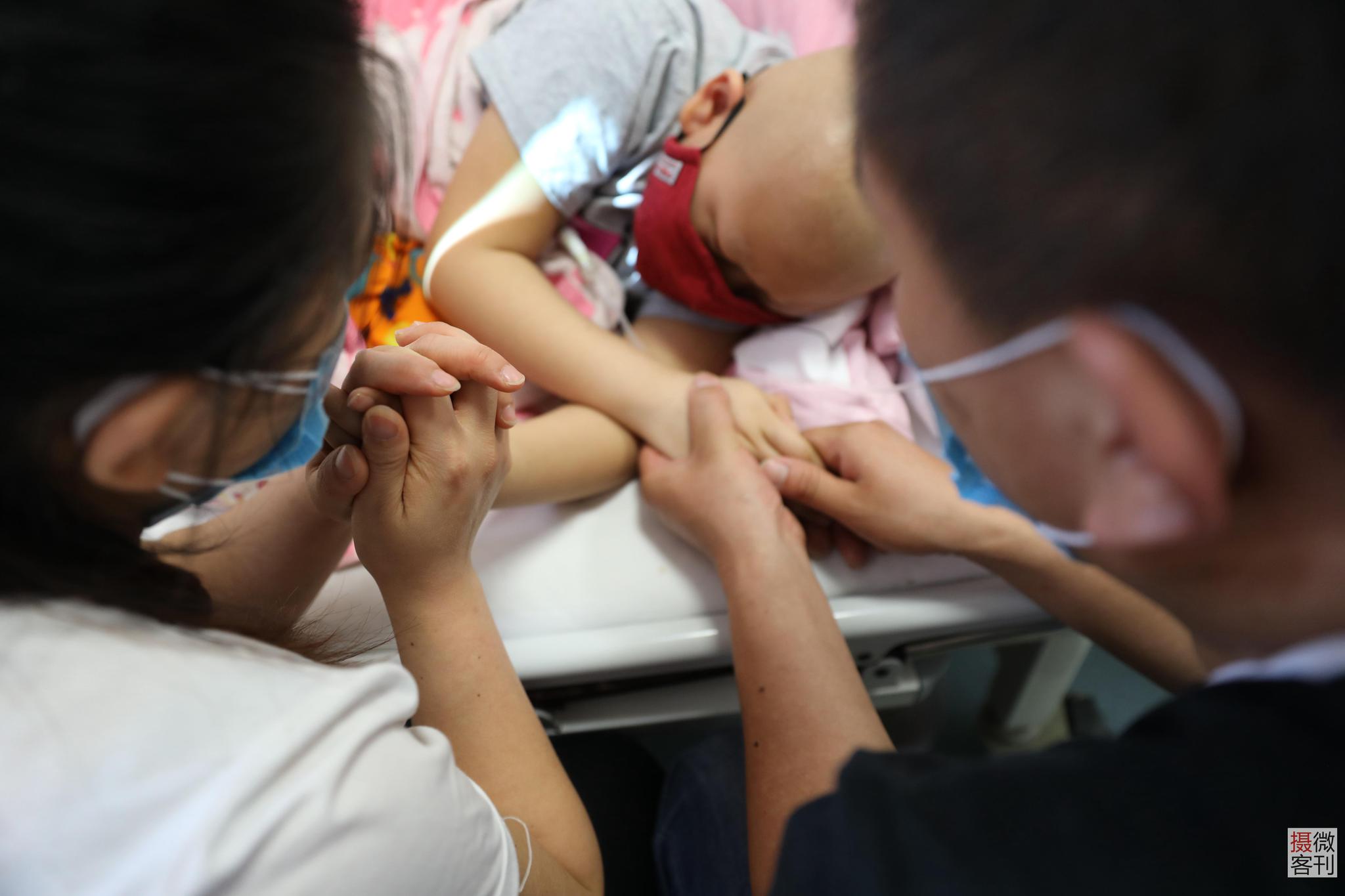 11岁女孩每天画画梦想当画家 一幅画让妈妈看哭了|韩晴|张鑫鑫|画家