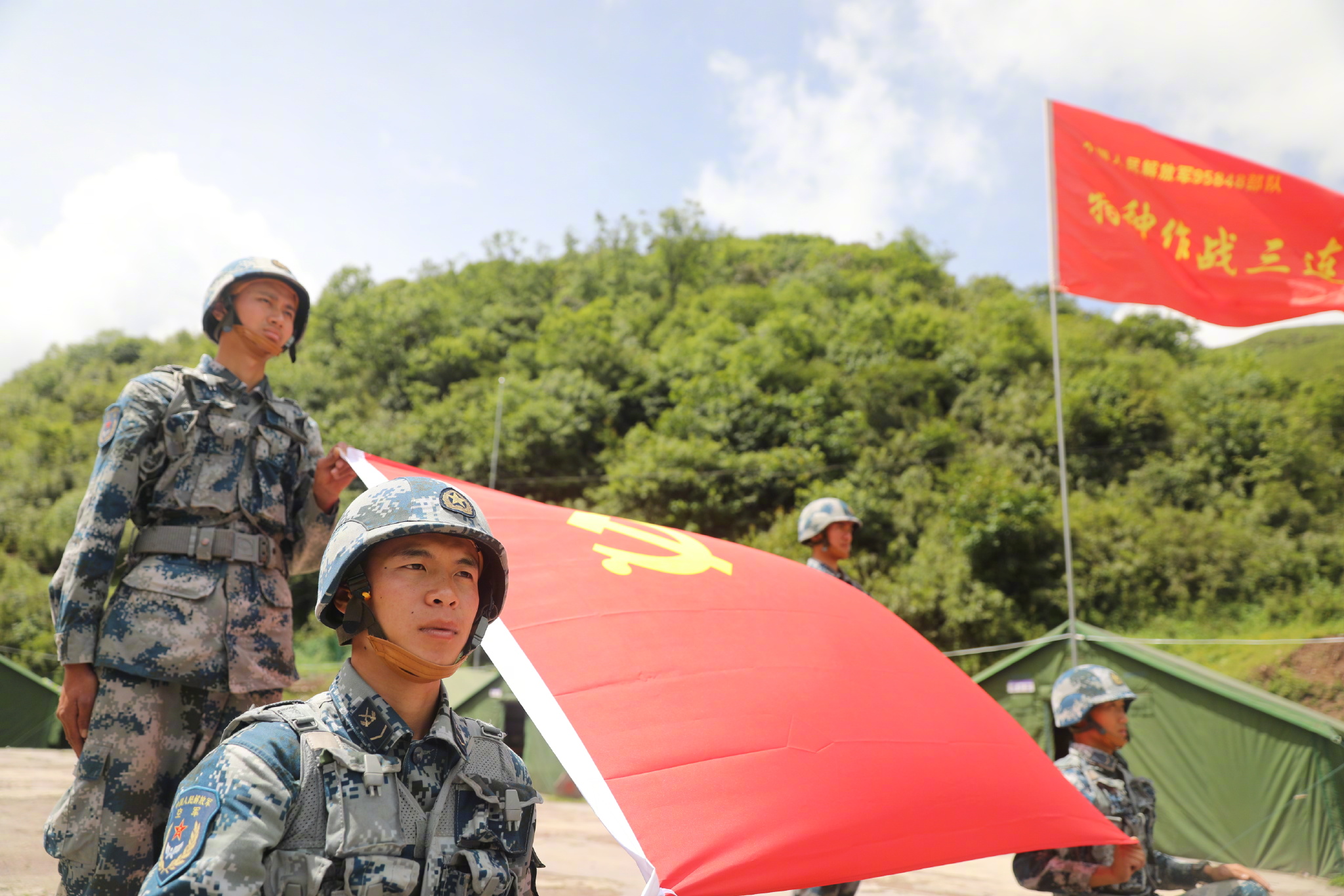 愿我们的党青春永驻,愿我们的祖国繁荣富强!