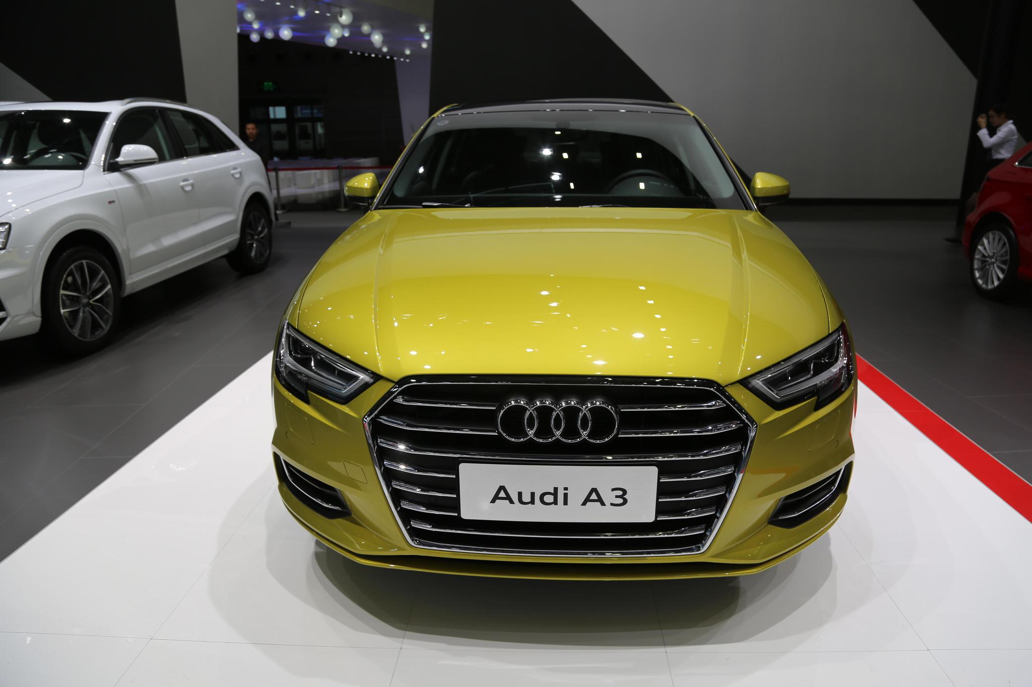 实拍奥迪a3,20万级别豪华轿车,配中国专属色-星锐黄!