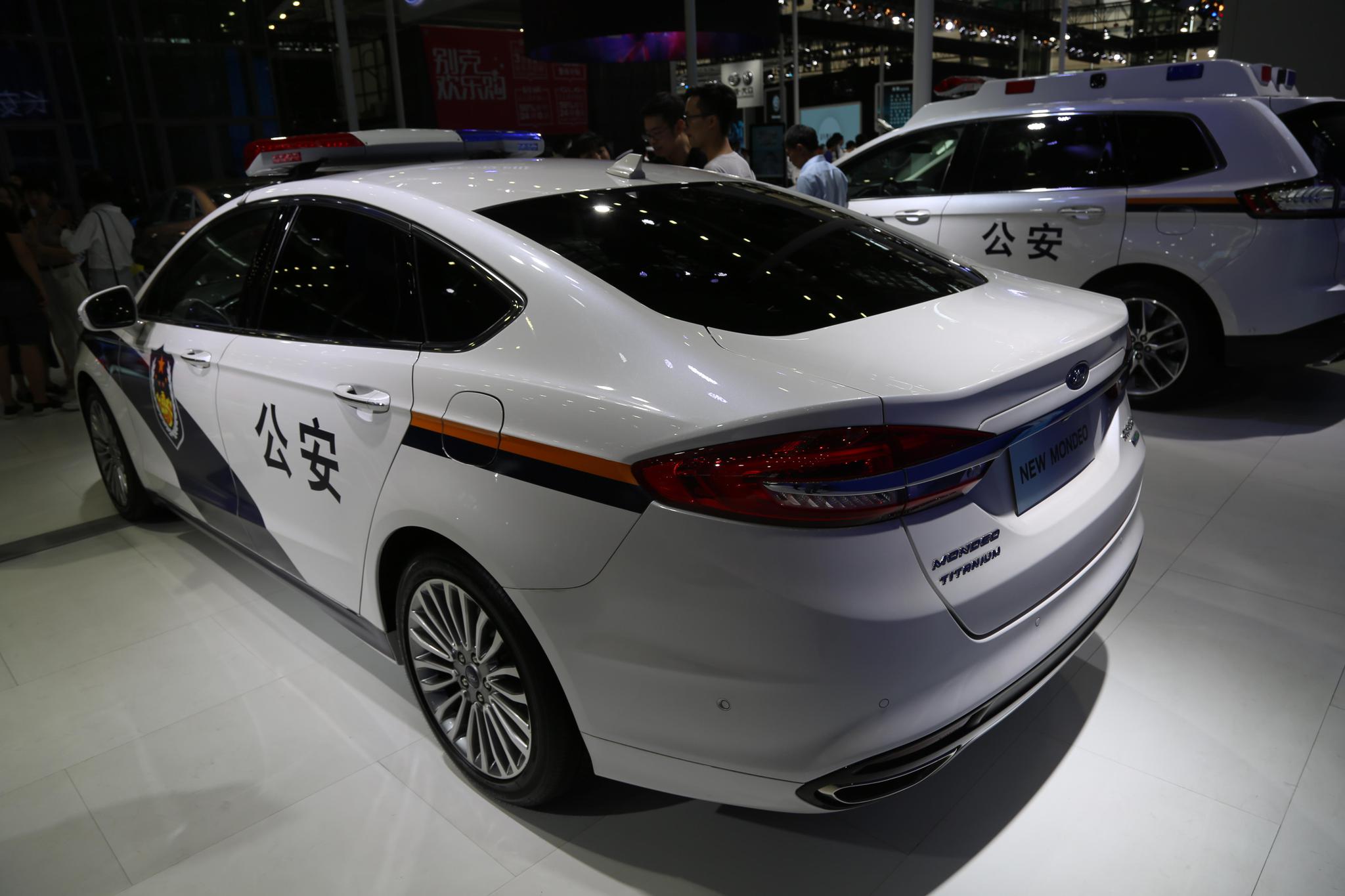 实拍福特-新蒙迪欧警车,中美两国警察最爱的执勤车之一!