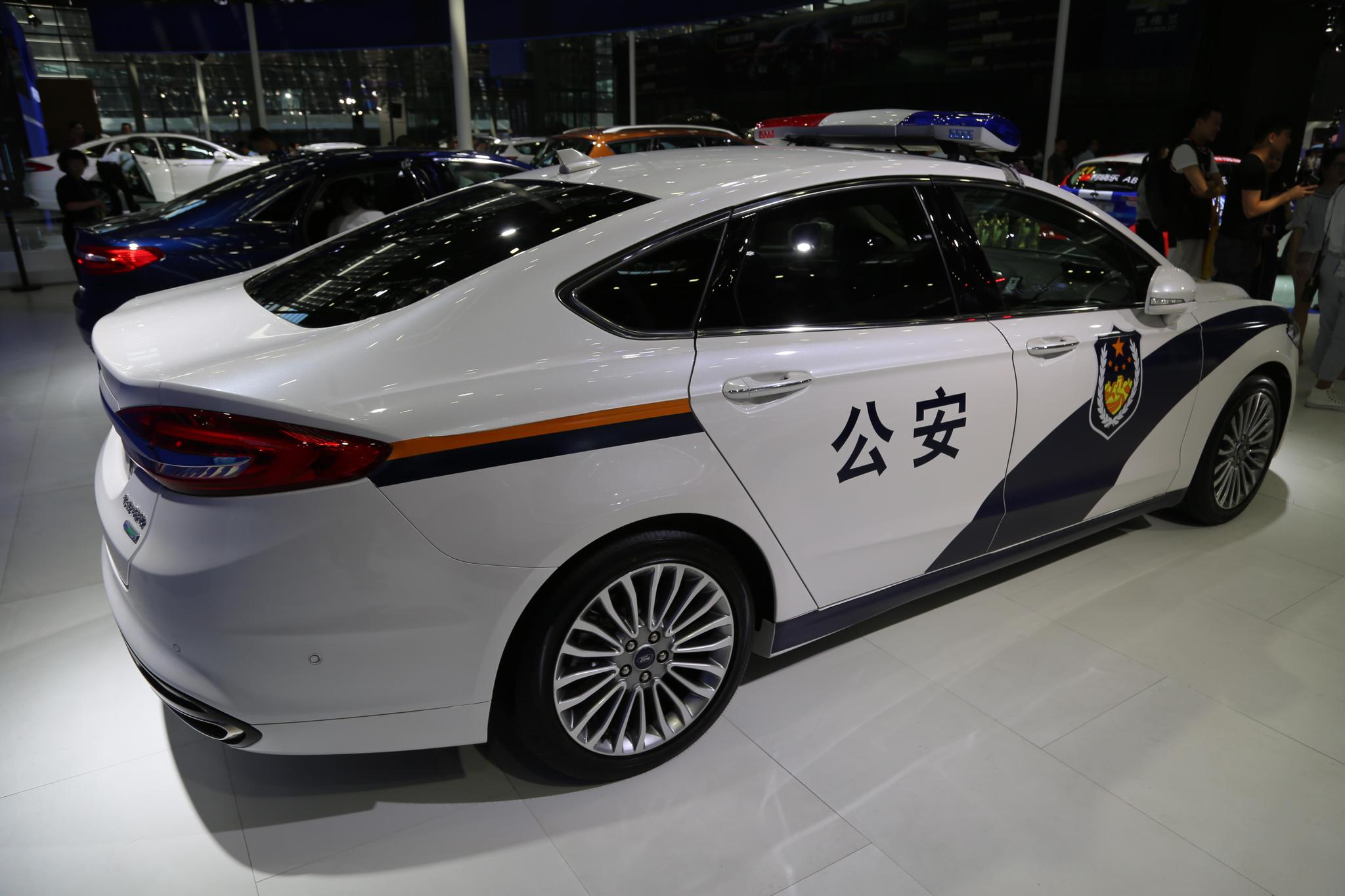 实拍福特-新蒙迪欧警车,中美两国警察最爱的执勤车之一!