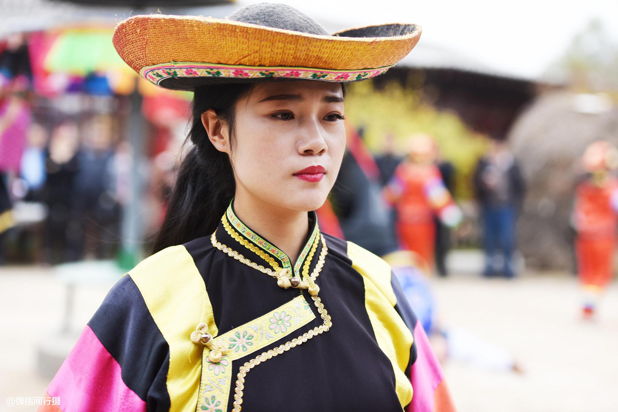 探秘青藏高原上的“美人窝”,土族姑娘个个身材高挑,肤白貌美|青藏高原|土族|青海_新浪新闻