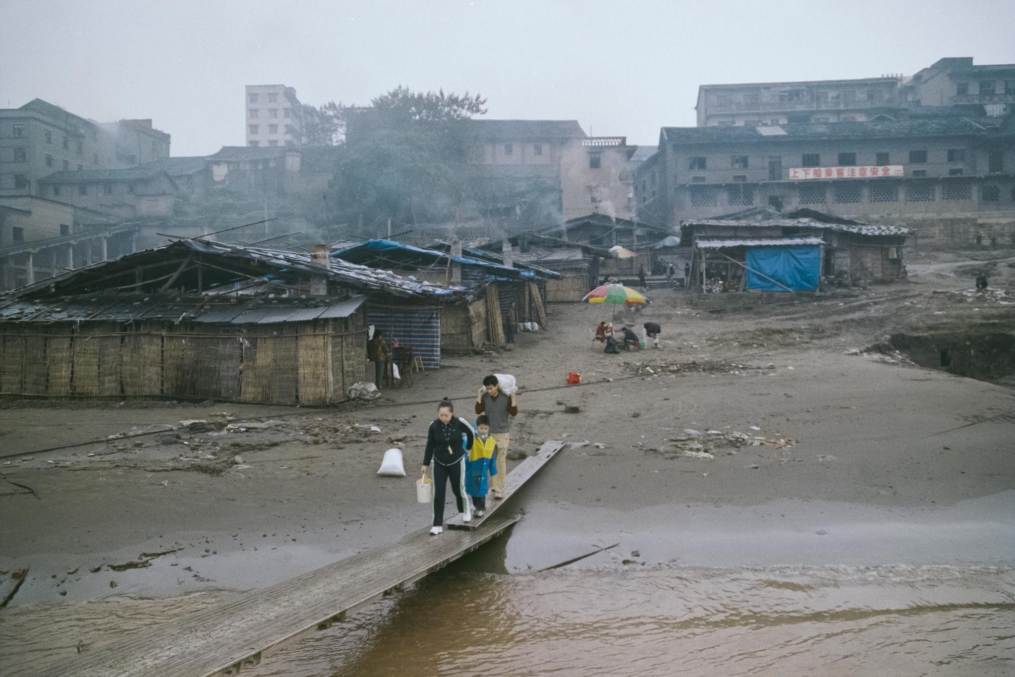 听到祖先呼唤旅外通灵作家毅然回国记录三峡淹没区的历史文化