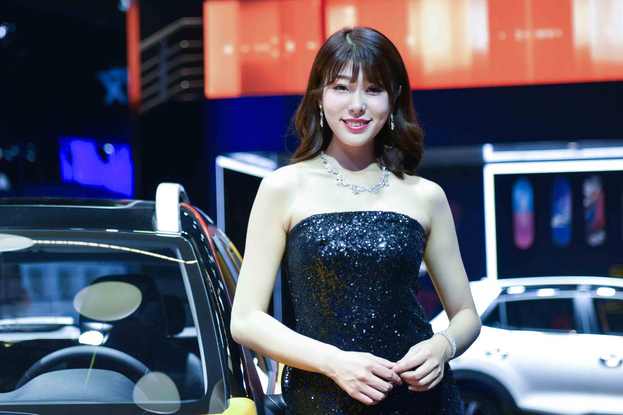 2018成都车展 |小清新or御姐范儿 好看的车模怎能轻易错过