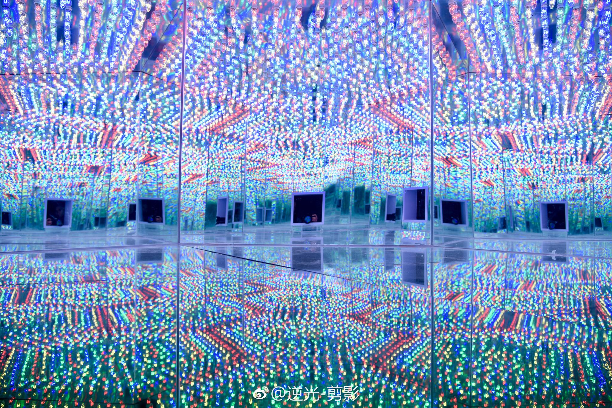艺术展有点头晕镜子的世界真奇妙有着无限可能