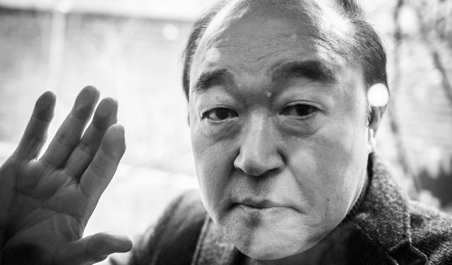 《熔炉》变态校长扮演者张光"秃然出镜" 慈眉善目神似莫言