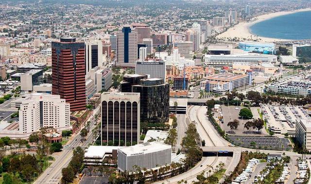 美国第二大城市洛杉矶, 高楼稀少, 汽车拥有量全美最多