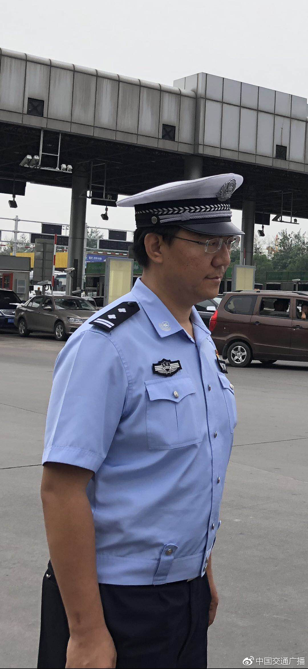 高速交警韦泉屹四川高速交警侍玉强广东深圳交警芦阳阳敬请关注中国