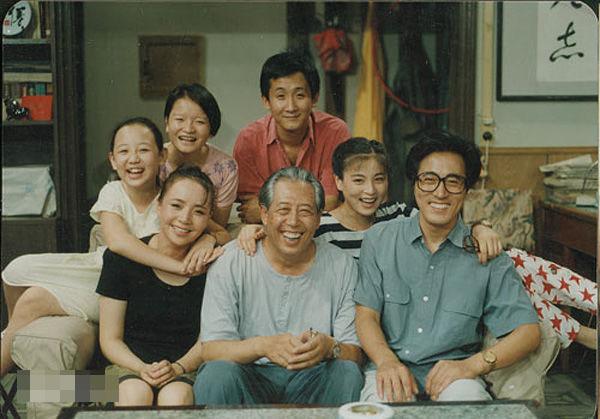 说起赵明明,大家最熟悉的还是《我爱我家》里的贾小凡,在这部英达导演