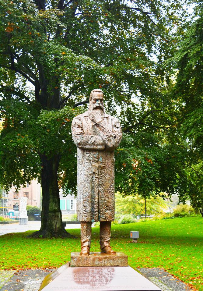 这座城市有点牛 火车在天上到处跑|恩格斯|伍珀塔尔|国王_新浪新闻