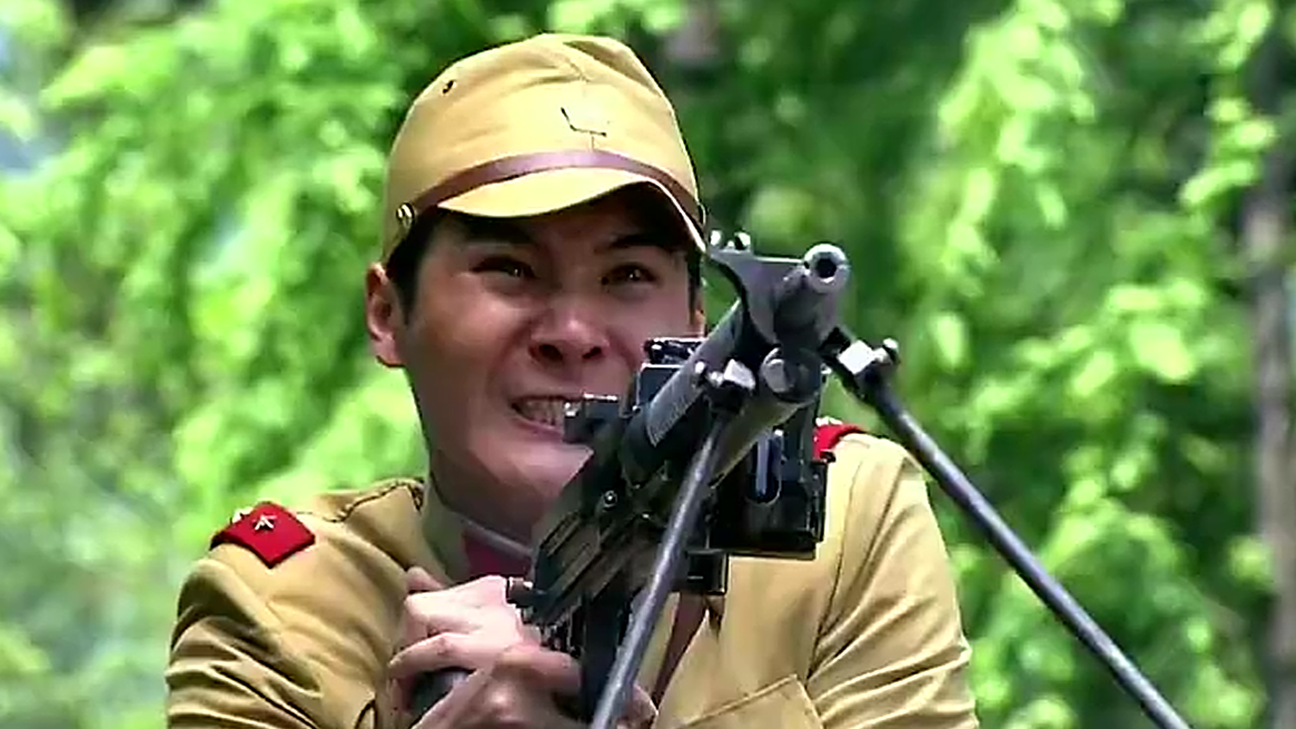 一群鬼子押送八路军,没想到途中被神秘高手袭击,被打的落荒而逃