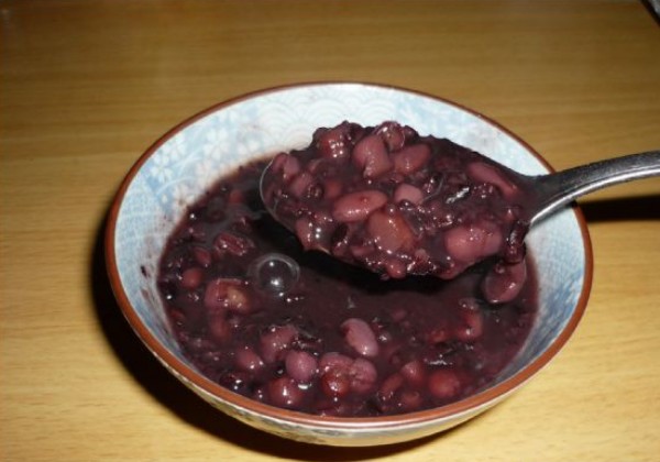黑米红豆粥的功效 常喝这种粥不但健康还瘦身