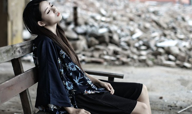 同时生病,妈只给同母异父的弟看病,姐离乡十载,方知弟当年走了