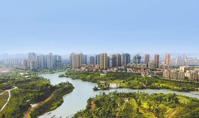 雅眉乐自城际铁路上的一座旅游城市