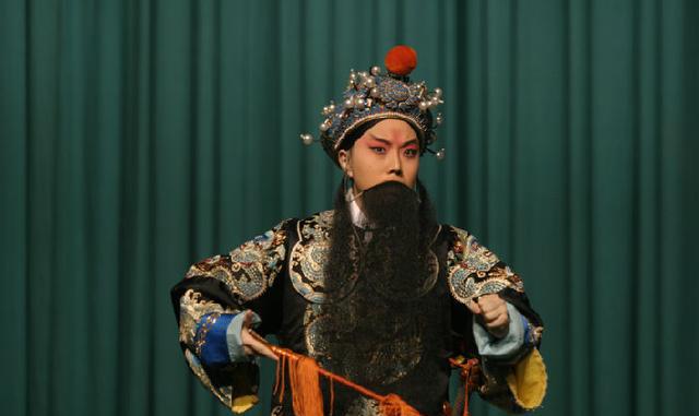 坤生王子戛纳亮相,世界面前宣传京剧