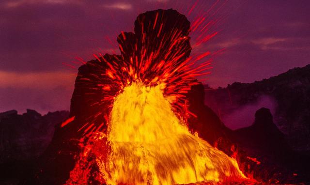 烧烫烫来自火山男冒着生命危险拍摄的这些超棒照片