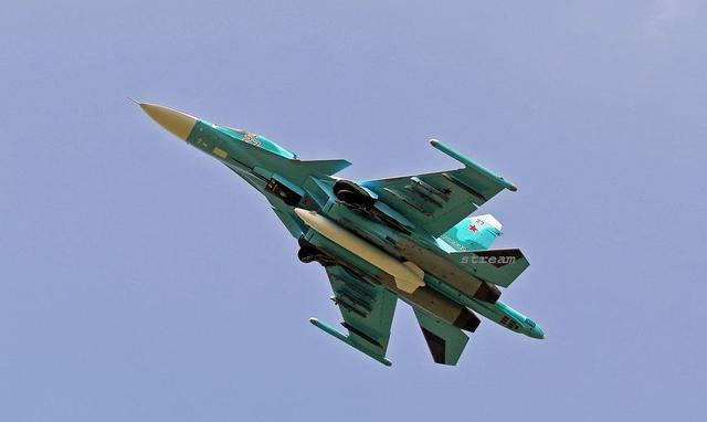 新"鸭嘴兽"来袭: 俄空军不知不觉已列装百余架苏34|鸭嘴兽|轰炸机|战