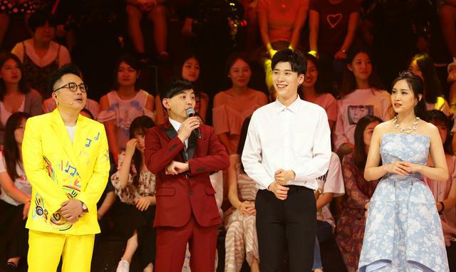 杨宗纬《跨界喜剧王》第二季,打扮像极80年代下海练摊人