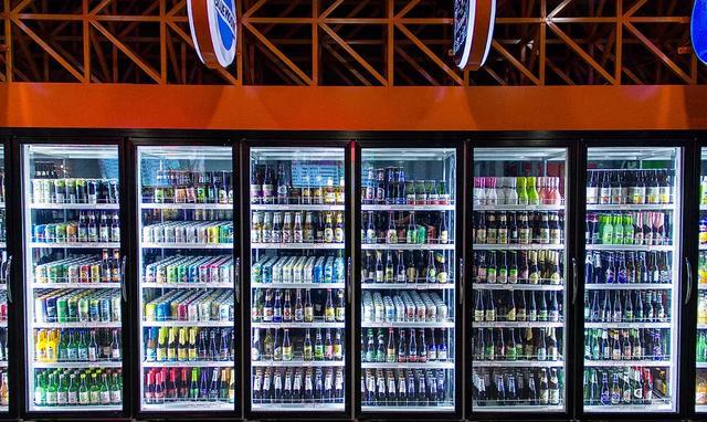 重庆人喝啤酒也要有范天堂超市让你当个有腔调的酒神